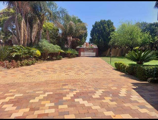 4 BEDROOM HOUSE FOR SALE IN VANDERBIJLPARK SW 5